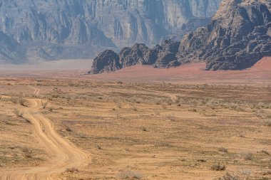 Ürdün kırmızı kum çölündeki Wadi Rum köyünde inanılmaz ay manzaralı muhteşem bir manzara. Wadi Rum, ay Vadisi olarak da bilinir, Ürdün-görüntü