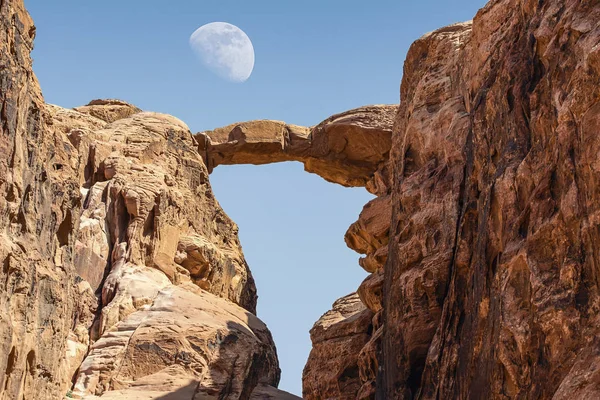 Burdah Rock Bridge Incredible Lunar Landscape Wadi Rum Jordanian Desert — Stockfoto