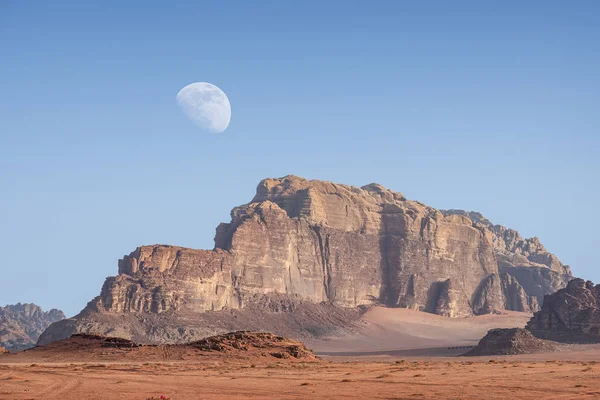 Ongelooflijke Maanlandschap Met Enorme Maan Wadi Rum Dorp Jordaanse Rode — Stockfoto