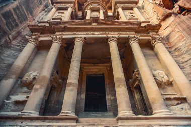 Al Khazneh mezarı inanılmaz ve mistik bir görünüm. Petra, Ürdün hazine mezarı-görüntü, seçici odak