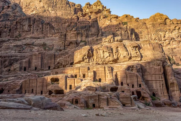 Forntida Nabatean Ristade Klippor Nära Petra Jordanien Bild Selektiv Fokus — Stockfoto