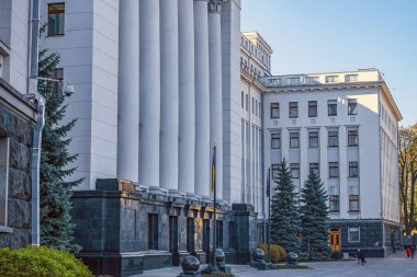 22/04/2019 Kiev, Ukrayna, cumhurbaşkanlığı idaresiyakınında nsayılı devlet başkanının merkezi binasına bakan sokak