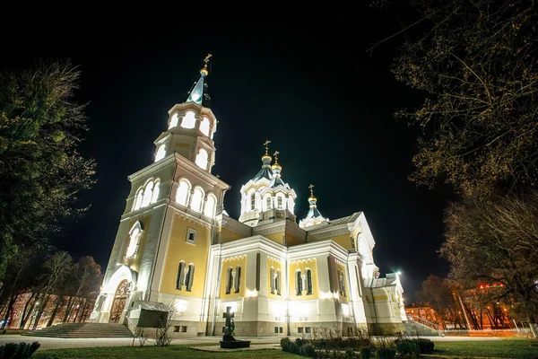 Gece arka plan üzerinde Antik tarihi Kutsal Transfiguration Katedrali. Ulusal öneme sahip mimari anıt