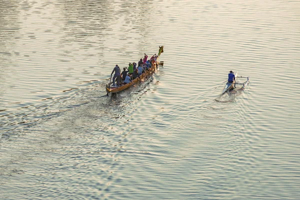 2019 Zhytomir Ukrajna Kajakozás Rowers Vitorlázás Folyó Mentén Sportolók Gyakorolják — Stock Fotó