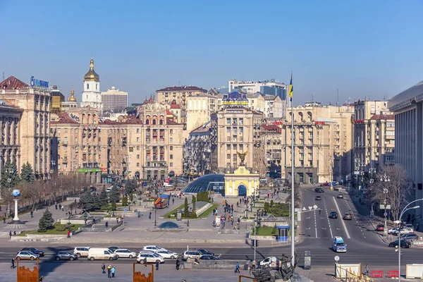 03/04/2019 Kiev, Ukrayna, ülkenin ana meydanının panoramik manzarası Bağımsızlık Meydanı