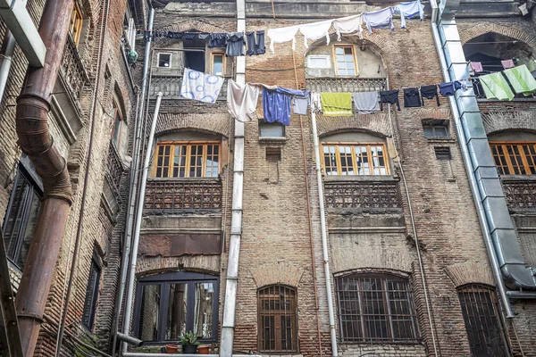 2019 Tbilisi Georgia Old Georgian Court Lots Clothes Dry Ropes — Stock Photo, Image