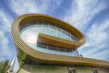 Hazar Denizi'ndeki Azerbaycan Halı Müzesi modern binası