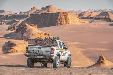 09/05/2019 İran, Lut çölü, Nissan Suv kumlu yüzeydasht-e-Lut, Lut çölü, dünyanın en sıcak çölü, kalut çölü olarak da bilinir