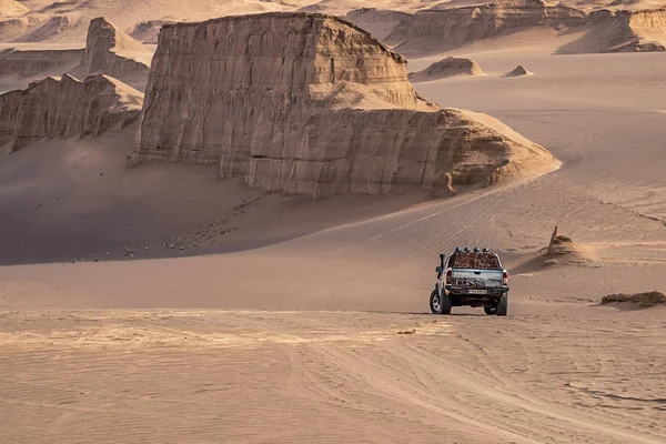 09/05/2019 İran, Lut çölü, Nissan Suv kumlu yüzeydasht-e-Lut, Lut çölü, dünyanın en sıcak çölü, kalut çölü olarak da bilinir
