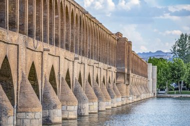  Siosepol isfahan köprü çift katlı 33 kemerler, aynı zamanda Allah Verdi Han Köprüsü veya Köprü 33 Arches olarak bilinen