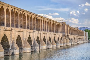  Siosepol isfahan köprü çift katlı 33 kemerler, aynı zamanda Allah Verdi Han Köprüsü veya Köprü 33 Arches olarak bilinen