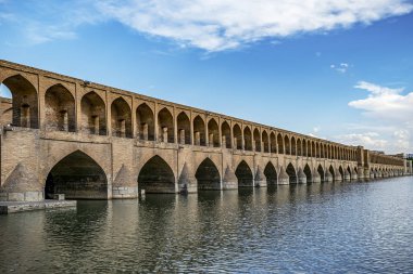  Siosepol isfahan köprü çift katlı 33 kemerler, aynı zamanda Allah Verdi Han Köprüsü veya Köprü 33 Arches olarak bilinen