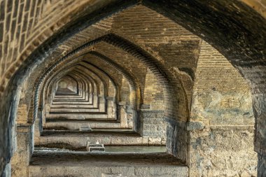 Esfaha, İran Si-o-se pol köprü altında 33 kemerler ile umudu görünümü - görüntü