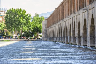 22/05/2019 İsfahan, İran, Siosepol İsfahan'daki köprüde çift katlı 33 kemer, Allah Verdi Han Köprüsü veya 33 Kemerli Köprü olarak da bilinir