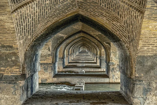 Vista Panorámica Con Arcos Bajo Puente Pol Esfaha Irán Image — Foto de Stock