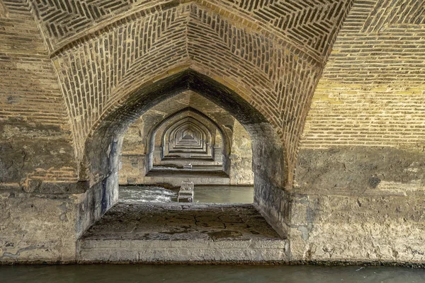 Vista Panorámica Con Arcos Bajo Puente Pol Esfaha Irán Image — Foto de Stock