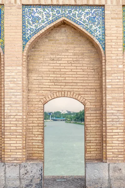 Elementos Mosaico Arco Del Puente Khaju Con Montón Río Zayandeh — Foto de Stock
