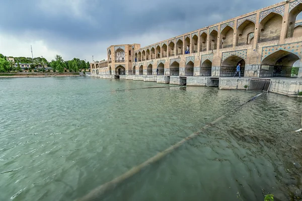 2019 Isfahán Irán Vista Típica Del Puente Khaju Sobre Río — Foto de Stock