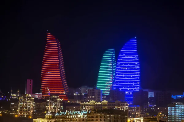 Vedere Noapte Baku Zgârie Nori Turnurilor Flacără Malul Mării Caspice — Fotografie, imagine de stoc
