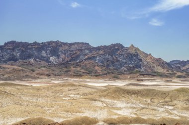Hürmüz adasında Basra Körfezi kıyısında inanılmaz ve renkli tuz kaya, Hürmozgan Eyaleti, İran.