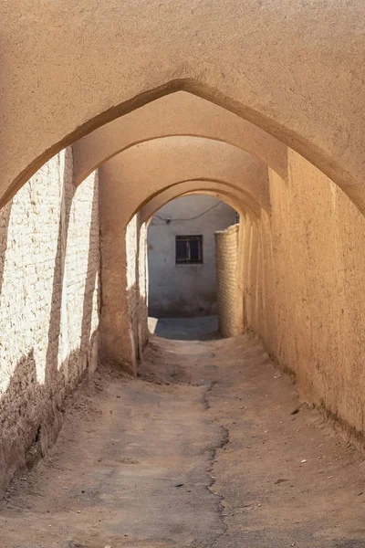 古老的土坯雅兹德城的狭窄街道也被称为地球上最古老的集地之一 — 图库照片