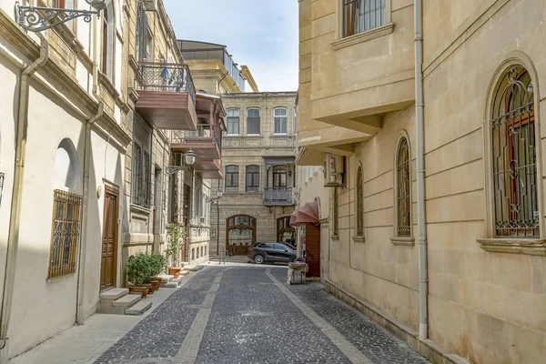 2019 Baku Azerbaijan Narrow Streets Carriages Old Baku Old Houses — Stock Photo, Image