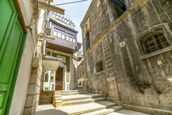 2019 Baku Azerbaijan Narrow Streets Carriages Old Baku Old Houses — Stock Photo, Image