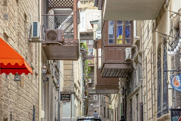 2019 Baku Azerbaijan Narrow Streets Carriages Old Baku Old Houses — Stock Photo, Image