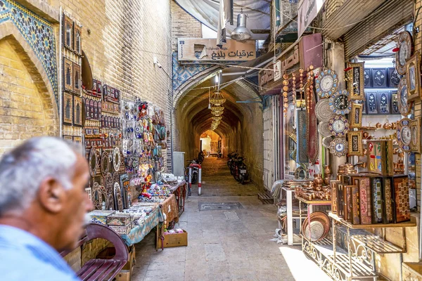2019 Shiraz Irã Rua Tradicional Bazar Iraniano Oriental Com Balcões — Fotografia de Stock