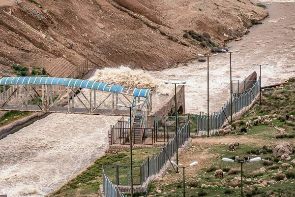 Τούνελ Νερού Κουχάνγκ Στο Τσέλγκερτ Τσχαρμαχάλ Και Επαρχία Μπαχτιάρη — Φωτογραφία Αρχείου