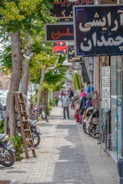 7 Mayıs 2019 Qom, Qom Province, İran. birçok olayları ve reklam ile İran şehrinin geleneksel ve parlak sokakları