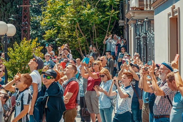 2019 Tbilisi Gruzja Tłum Ludzi Wysłał Wszystkie Telefony Aparaty Fotograficzne — Zdjęcie stockowe