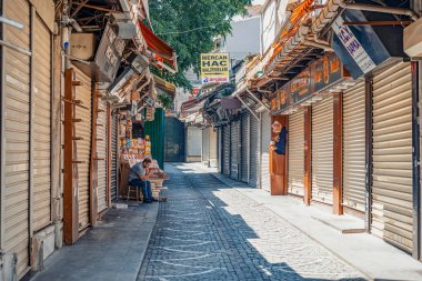 26.05.2019 İstambul, Türkiye, Osmanlı İmparatorluğu'nun kaldırım ve mimarisi ile eski İstanbul'un aydınlık ve etkileyici turistik sokakları