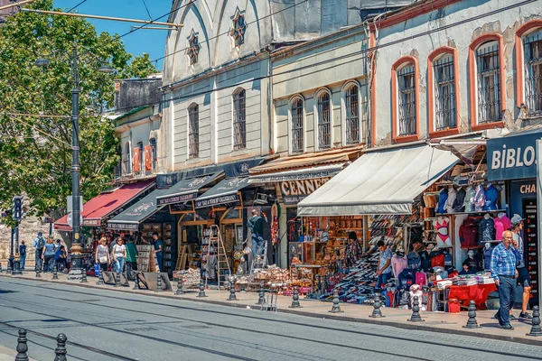 26.05.2019 İstambul, Türkiye, Türkiye'nin başkenti nin caddesinde tramvay