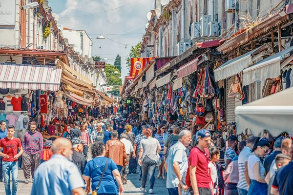 26.05.2019 İstambul, Türkiye Kapalıçarşı Beyazıt Kapısı'nda çok sayıda insanla dolu