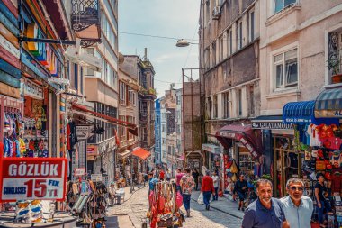 26.05.2019 İstambul, Türkiye, Osmanlı İmparatorluğu'nun kaldırım ve mimarisi ile eski İstanbul'un aydınlık ve etkileyici turistik sokakları