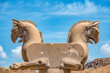 Griffin Persepolis heykeli, İran'da eski Pers Achaemenid İmparatorluğu'nun antik başkenti