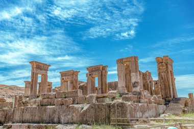 Hadish Sarayı, İran'da eski Pers Achaemenid İmparatorluğu'nun eski başkenti, antik Pers polis kompleksi biri