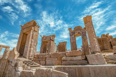 Hadish Sarayı, İran'da eski Pers Achaemenid İmparatorluğu'nun eski başkenti, antik Pers polis kompleksi biri