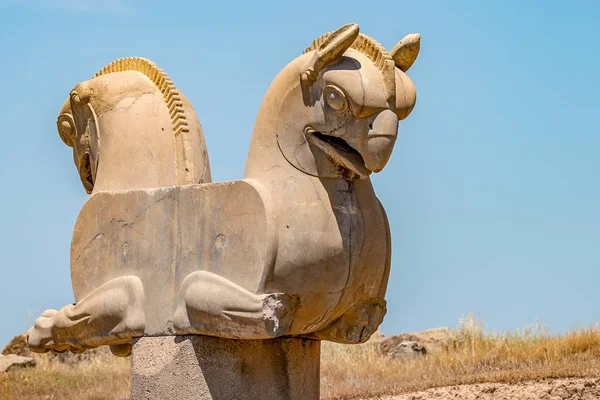 Griffin Persepolis heykeli, İran'da eski Pers Achaemenid İmparatorluğu'nun antik başkenti