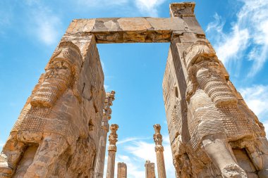 Pers Pers İmparatorluğu'nun antik başkenti Pers İmparatorluğu'nun Farlar Eyaleti Pers İmparatorluğu'nun pers başkenti Pers'teki Tüm Uluslar Kapısı'nın kalan kalıntılarının görünümü