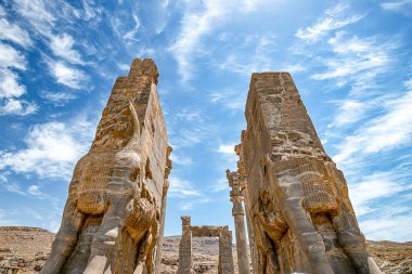 Pers Pers İmparatorluğu'nun antik başkenti Pers İmparatorluğu'nun Farlar Eyaleti Pers İmparatorluğu'nun pers başkenti Pers'teki Tüm Uluslar Kapısı'nın kalan kalıntılarının görünümü