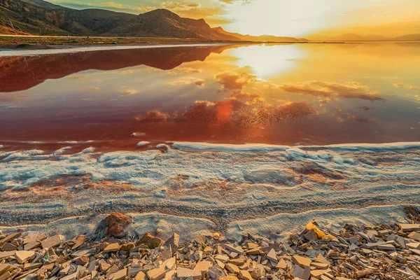 Krásná Krajina Západ Slunce Nebeským Odrazem Nad Slaným Jezerem Maharlu — Stock fotografie