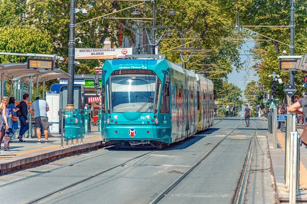 2019 Zhytomyr Ucrania Joven Refleja Espejo Balcón Hormigón Zona Dormir — Foto de Stock