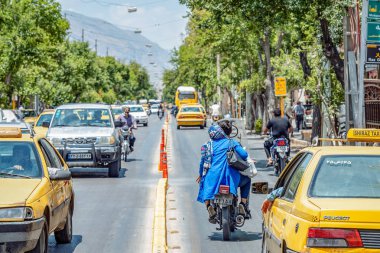 15/05/2019 Şiraz, Fars Province, İran, eski İran şehrinin sokaklarında çok sayıda taksi