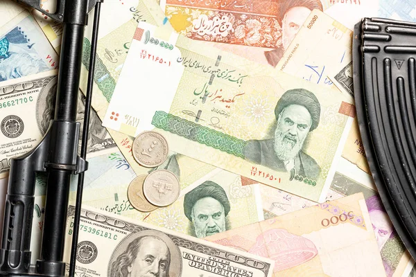 Autômato Soviético Contra Pano Fundo Dinheiro Iraniano Retratando Ruhollah Khomeini Imagens De Bancos De Imagens