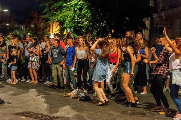 2019 Zhytomyr Ukrayna Bir Müzik Grubunun Performansı Sırasında Şehrin Akşam — Stok fotoğraf