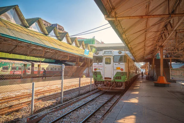 2020 Myanmar Burma Yangon Ett Gammalt Japanskt Dieseltåg Avgår Från — Stockfoto