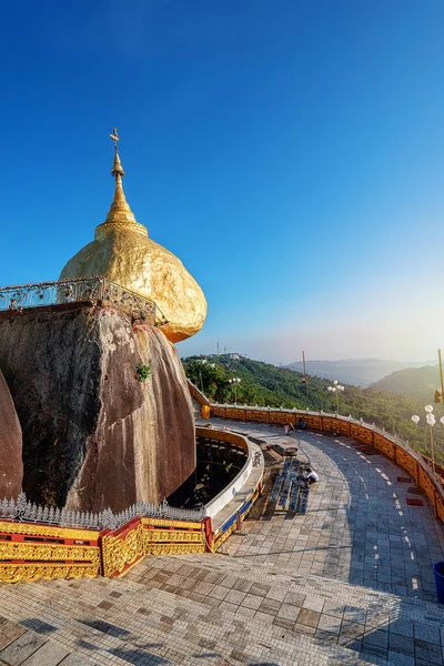 Kyaiktiyo Pagoda Também Conhecido Como Golden Rock Pagoda Mianmar Birmânia — Fotografia de Stock