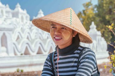 21 / 02 / 2020 Mandalay, Myanmar (Burma) Mingun 'daki Beyaz Hsinbyume Pagoda' nın (Mya Thein Dan pagoda) şaşırtıcı modeli.